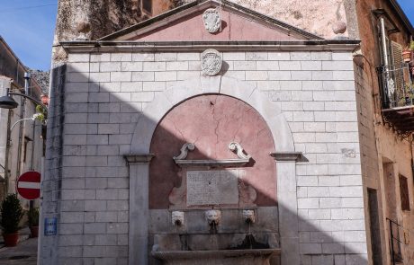 Piana degli Albanesi-fontana