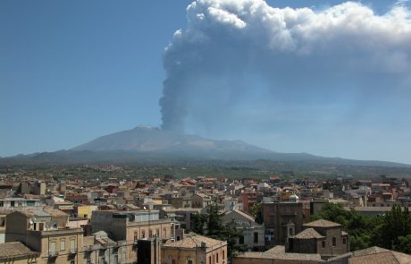 Adrano _ Etna in eruzione