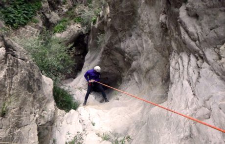 DRY CANYONING